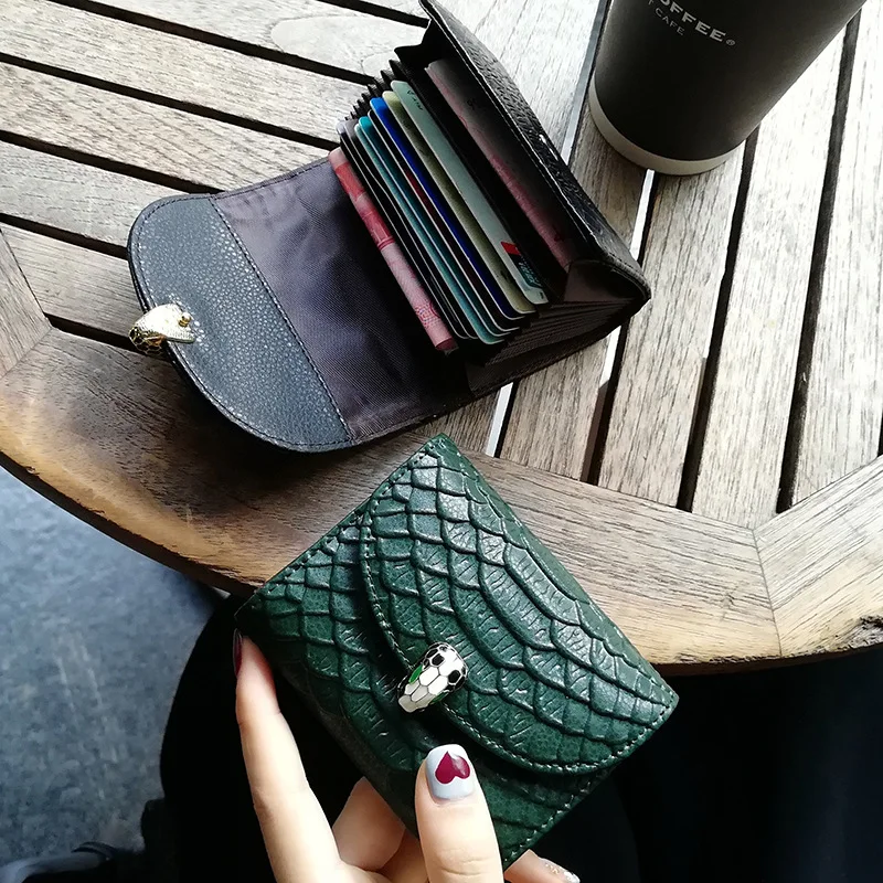 Genuine Letaher Card Holders for Laides Mini Purse Change Case with Crocodile Pattern
Genuine Letaher Card Holders for Laides Mini Purse Change Case with Crocodile Pattern
