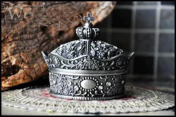 Isa Gothic allotype chrome-shaped classic Princess metal jewelry box keepsake souvenir token box case 2121
Isa Gothic allotype chrome-shaped classic Princess metal jewelry box keepsake souvenir token box case 2121