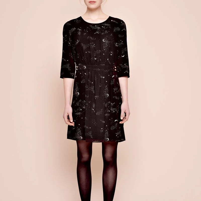 Star moon print round neck dress Romantic starry sky dress with gold sparkles in the wasit Side zipper
Star moon print round neck dress Romantic starry sky dress with gold sparkles in the wasit Side zipper
