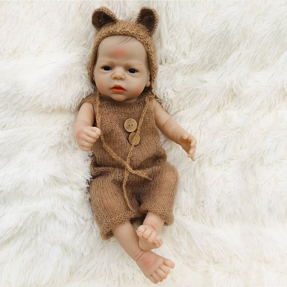 Unique bebe Reborn Baby Doll Silicone Vinyl body with wearing wool clothes Real Touch Newborn 22''/55cm girl toys bonecas gift
Unique bebe Reborn Baby Doll Silicone Vinyl body with wearing wool clothes Real Touch Newborn 22''/55cm girl toys bonecas gift