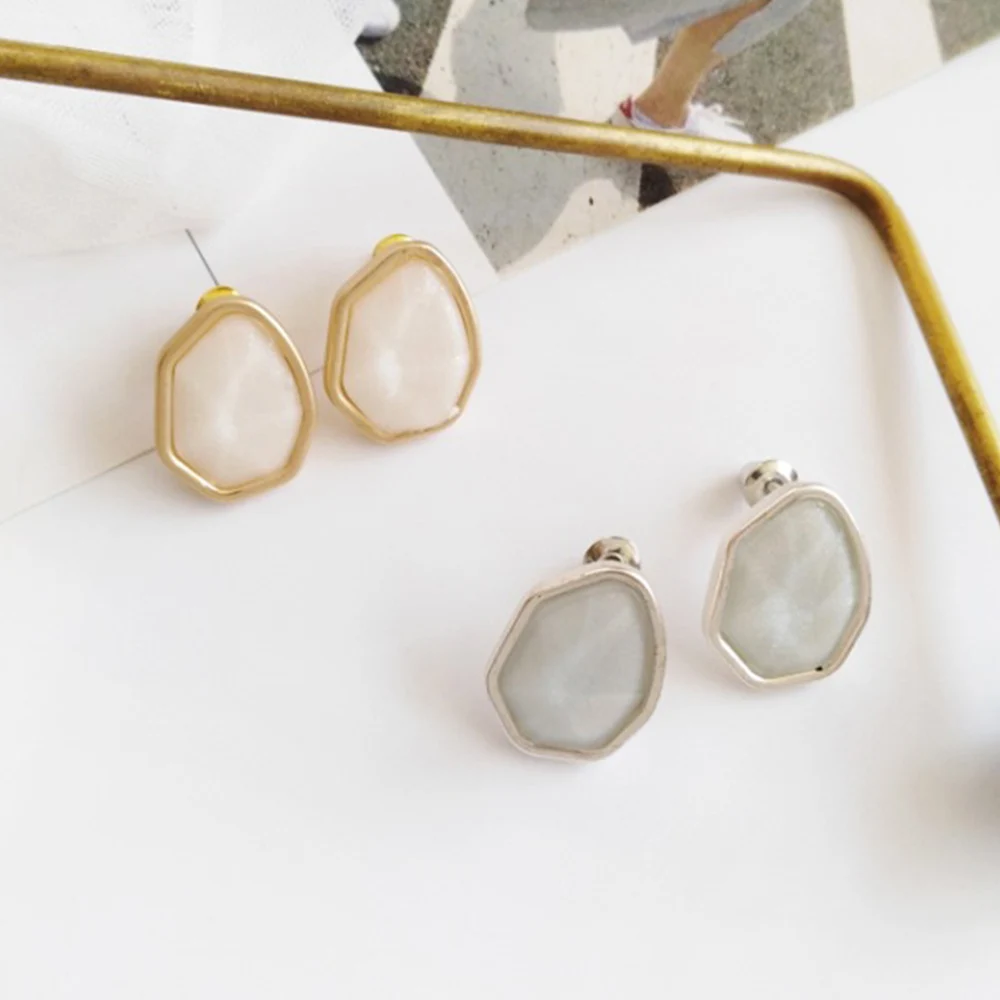 Bing Tu White Resin Earring Gold Silver Color Geometric Irregular Stud Earrings For Women Bridal Party Jewelry pendientes
Bing Tu White Resin Earring Gold Silver Color Geometric Irregular Stud Earrings For Women Bridal Party Jewelry pendientes
