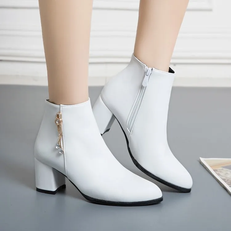 Big Size 11 12 13 14 15 16 Ma'am Coarse heel Short boots Pure color Metal decoration Boot barrel High heel boots
Big Size 11 12 13 14 15 16 Ma'am Coarse heel Short boots Pure color Metal decoration Boot barrel High heel boots