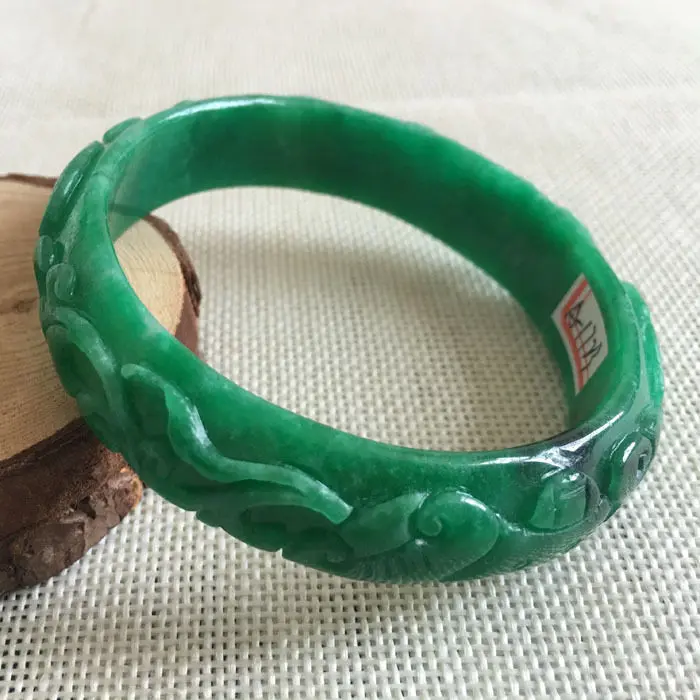 A-1723 Chinese Hand-carved Emerald Green Jadeite Jade Gems Bangle Bracelet 61mm 28% 10.13
A-1723 Chinese Hand-carved Emerald Green Jadeite Jade Gems Bangle Bracelet 61mm 28% 10.13