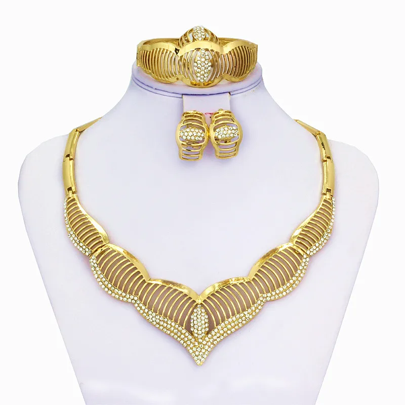 2017 Vintage Fashion Mysterious hollow out Dubai african crystal gold jewelry set necklace for women wedding prom party
2017 Vintage Fashion Mysterious hollow out Dubai african crystal gold jewelry set necklace for women wedding prom party