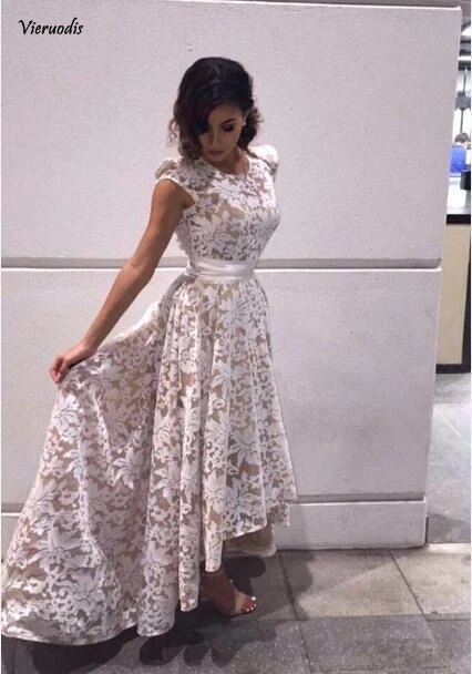 New Elegant Lace High low Prom Dresses Saudi Arabic Cap Sleeves Dubai Evening Party Gowns with Ribbon Robe De Soiree
New Elegant Lace High low Prom Dresses Saudi Arabic Cap Sleeves Dubai Evening Party Gowns with Ribbon Robe De Soiree