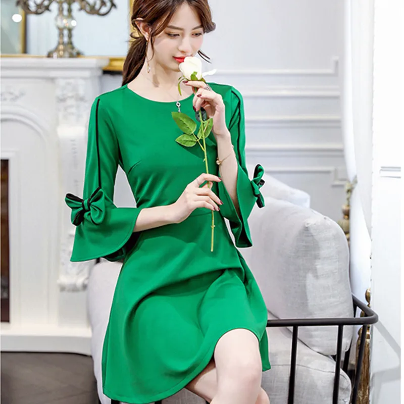 Dress vestidos 2019 summer women's three quarter sleeve o-neck flare sleeve office lady dress with a bow on the sleeve S-2XL
Dress vestidos 2019 summer women's three quarter sleeve o-neck flare sleeve office lady dress with a bow on the sleeve S-2XL