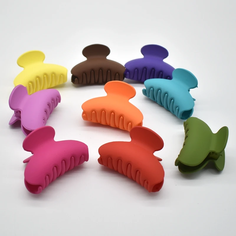 7cm Hairdress For Women Scrub Black Plastic Hair Claw Clips Out Carving Crab For Hair Large Size Hair Clamps Hair Accessories
7cm Hairdress For Women Scrub Black Plastic Hair Claw Clips Out Carving Crab For Hair Large Size Hair Clamps Hair Accessories