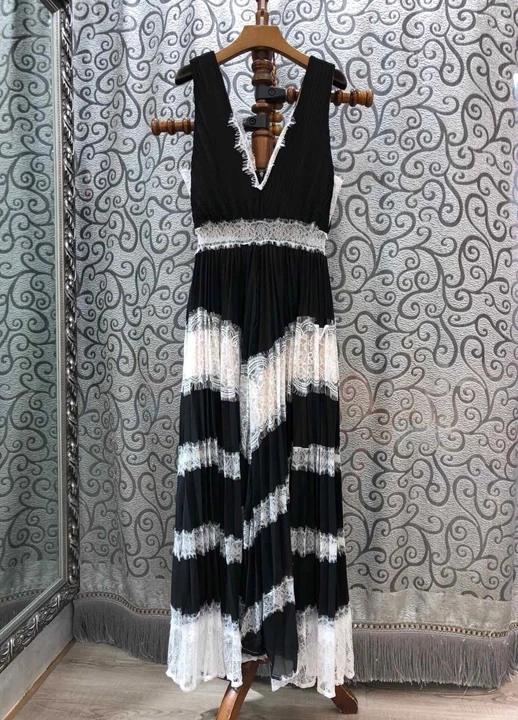 Summer 2019 New Women's Wear Deep V-neck Lace Embroidery Stitching Sleeveless Dress 613
Summer 2019 New Women's Wear Deep V-neck Lace Embroidery Stitching Sleeveless Dress 613