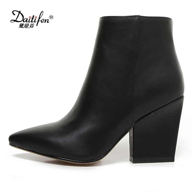 Daitifen 2017 Ankle Boots Sexy Pointed toe Thick Heel 8 cm Women Boots High Heel Pig Leather Lady Martin Boots Plus size 43
Daitifen 2017 Ankle Boots Sexy Pointed toe Thick Heel 8 cm Women Boots High Heel Pig Leather Lady Martin Boots Plus size 43