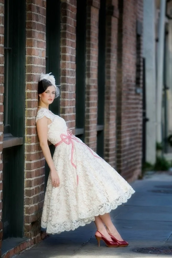 Vintage Cap Sleeve Sweetheart Short Wedding Dresses Tea Length 2019 New Lace Wedding Gown
Vintage Cap Sleeve Sweetheart Short Wedding Dresses Tea Length 2019 New Lace Wedding Gown