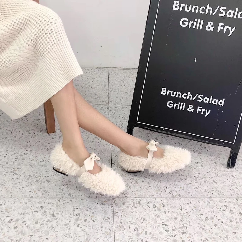 Shoes female winter plus velvet bow word round head in the thick high-heeled curly hair shoes net red scoop cotton shoes
Shoes female winter plus velvet bow word round head in the thick high-heeled curly hair shoes net red scoop cotton shoes