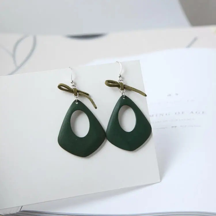 Trendy Green Woodiness Leather Rope Bow Dangle Drop Earrings for Women Jewelry Elegant Gift Wedding Party Accessory
Trendy Green Woodiness Leather Rope Bow Dangle Drop Earrings for Women Jewelry Elegant Gift Wedding Party Accessory