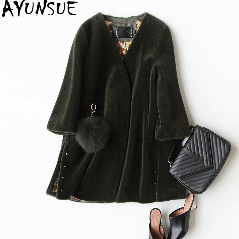 AYUNSUE 2019 Fashion Genuine Sheep Shearing Fur Coat Female Winter Jackets For Women Fox Fur Ball Real Fur Coats bontjas 17011
AYUNSUE 2019 Fashion Genuine Sheep Shearing Fur Coat Female Winter Jackets For Women Fox Fur Ball Real Fur Coats bontjas 17011