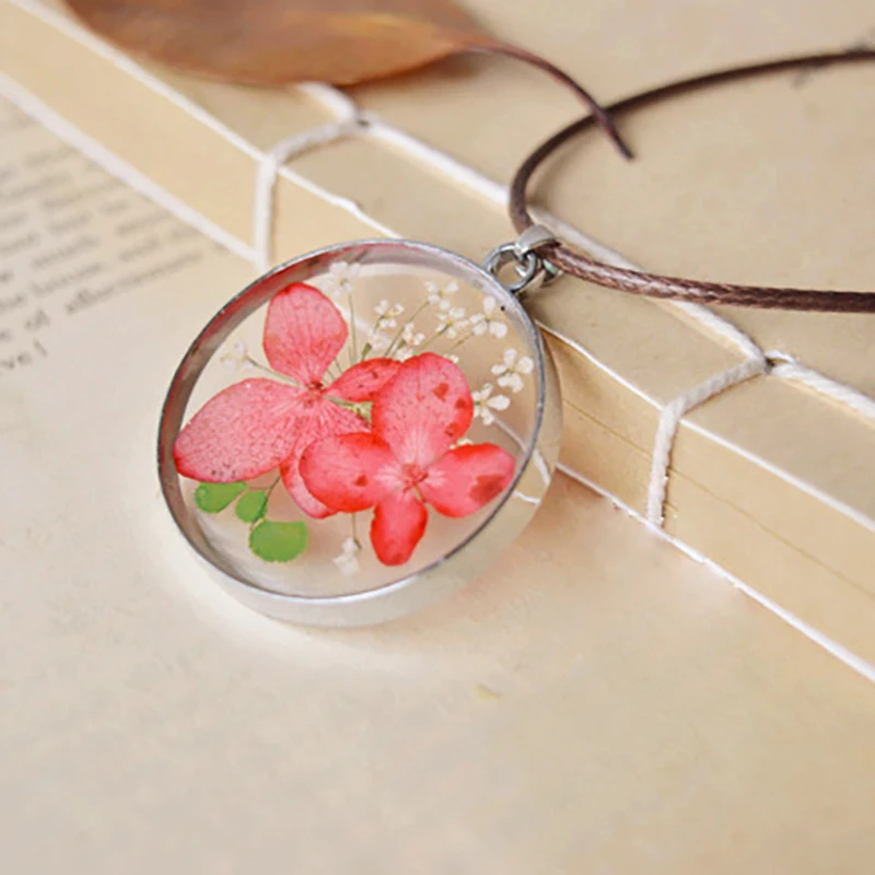 Handmade Simple Healing Terrarium Crystal Glass Dried Flower Daffodil Pendant Floating Locket Necklace Women Accessories
Handmade Simple Healing Terrarium Crystal Glass Dried Flower Daffodil Pendant Floating Locket Necklace Women Accessories