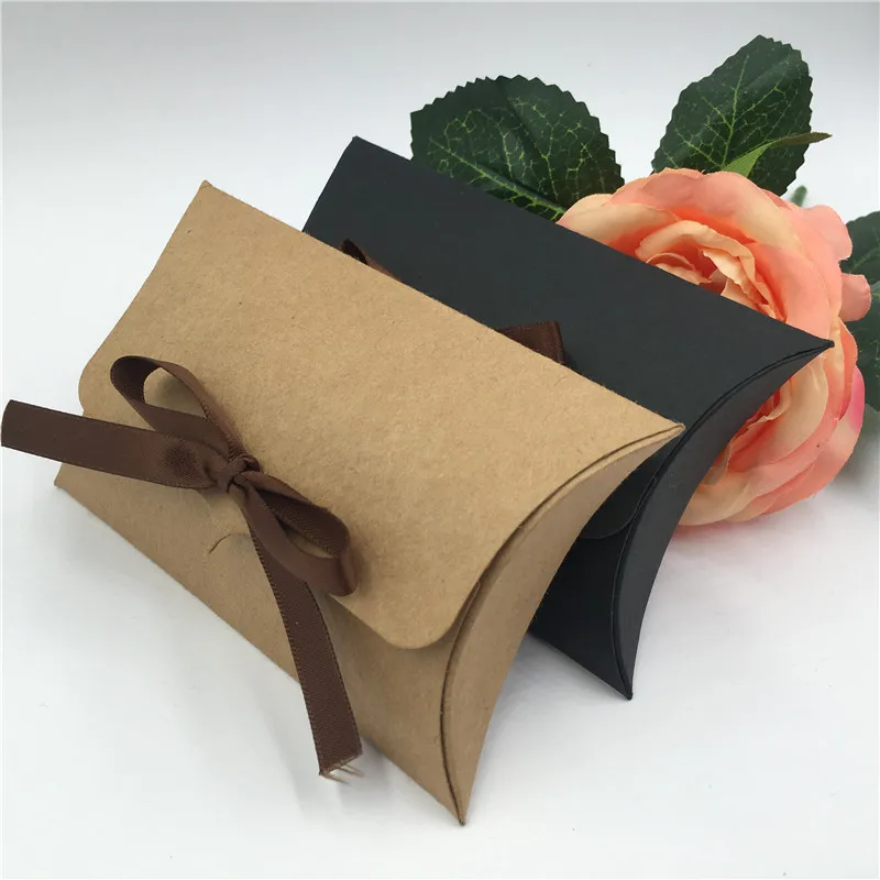 

50Pcs/Lot 12.5x8x2.5cm Classical Brown Black Pillow Shape Box With Robbin For Banquet Party Souvenir Packing Storage Carry Box