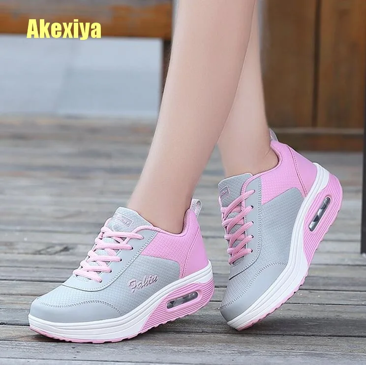 Akexiya New Women Slimming Swing Shoes Height Increasing Lace Up Elevator Shoes Outdoor Travel Platform Wedge Sneakers Shoes
Akexiya New Women Slimming Swing Shoes Height Increasing Lace Up Elevator Shoes Outdoor Travel Platform Wedge Sneakers Shoes