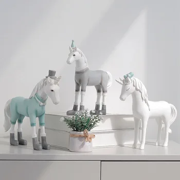 Creative unicorns set up girls 'heart home decorations set up girls' room cute tabletop resin small pendulum desk decoration
Creative unicorns set up girls 'heart home decorations set up girls' room cute tabletop resin small pendulum desk decoration