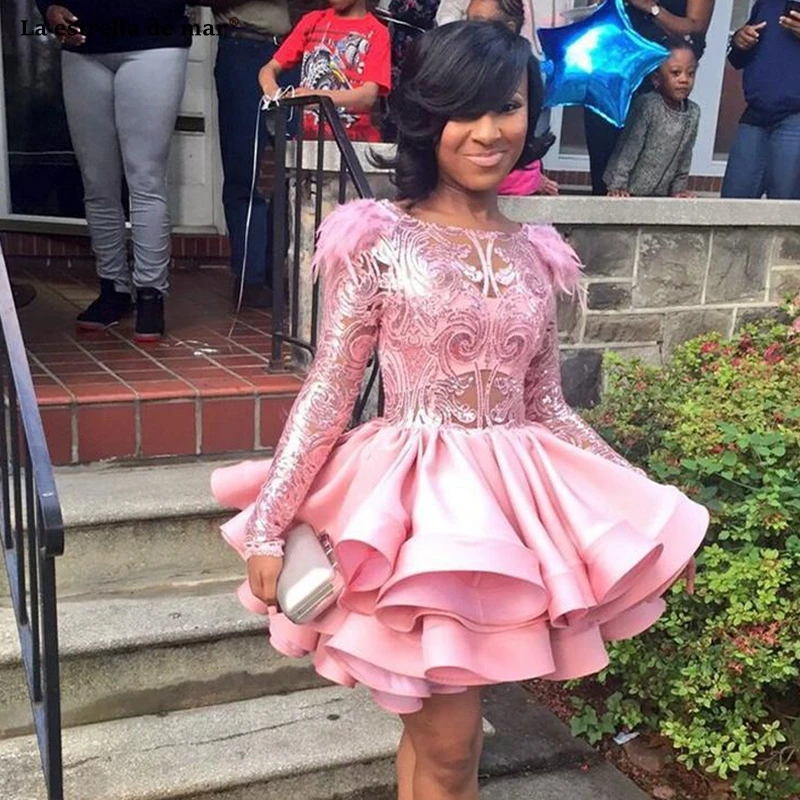 Pink Tiered Short Feather Cocktail Dresses Long Sleeves Sheer Jewel Neck Sequined Prom Party Dress ForBall Gown
Pink Tiered Short Feather Cocktail Dresses Long Sleeves Sheer Jewel Neck Sequined Prom Party Dress ForBall Gown