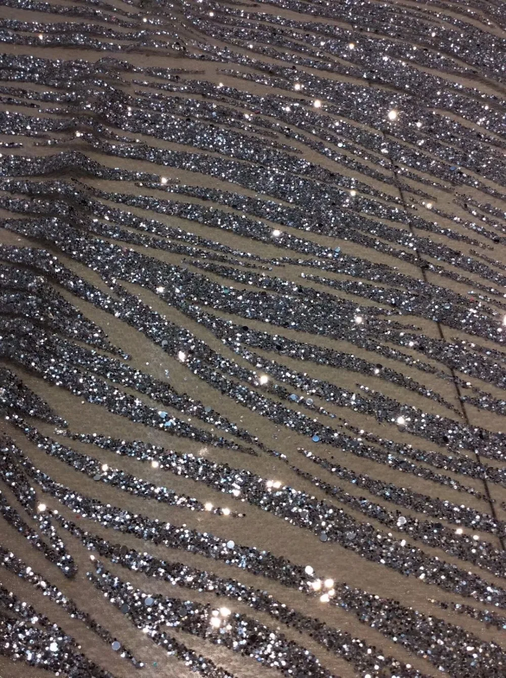 S-11285 glued glitter sparkle tulle mesh lace fabric 5yards for evening dress/fashion show
S-11285 glued glitter sparkle tulle mesh lace fabric 5yards for evening dress/fashion show