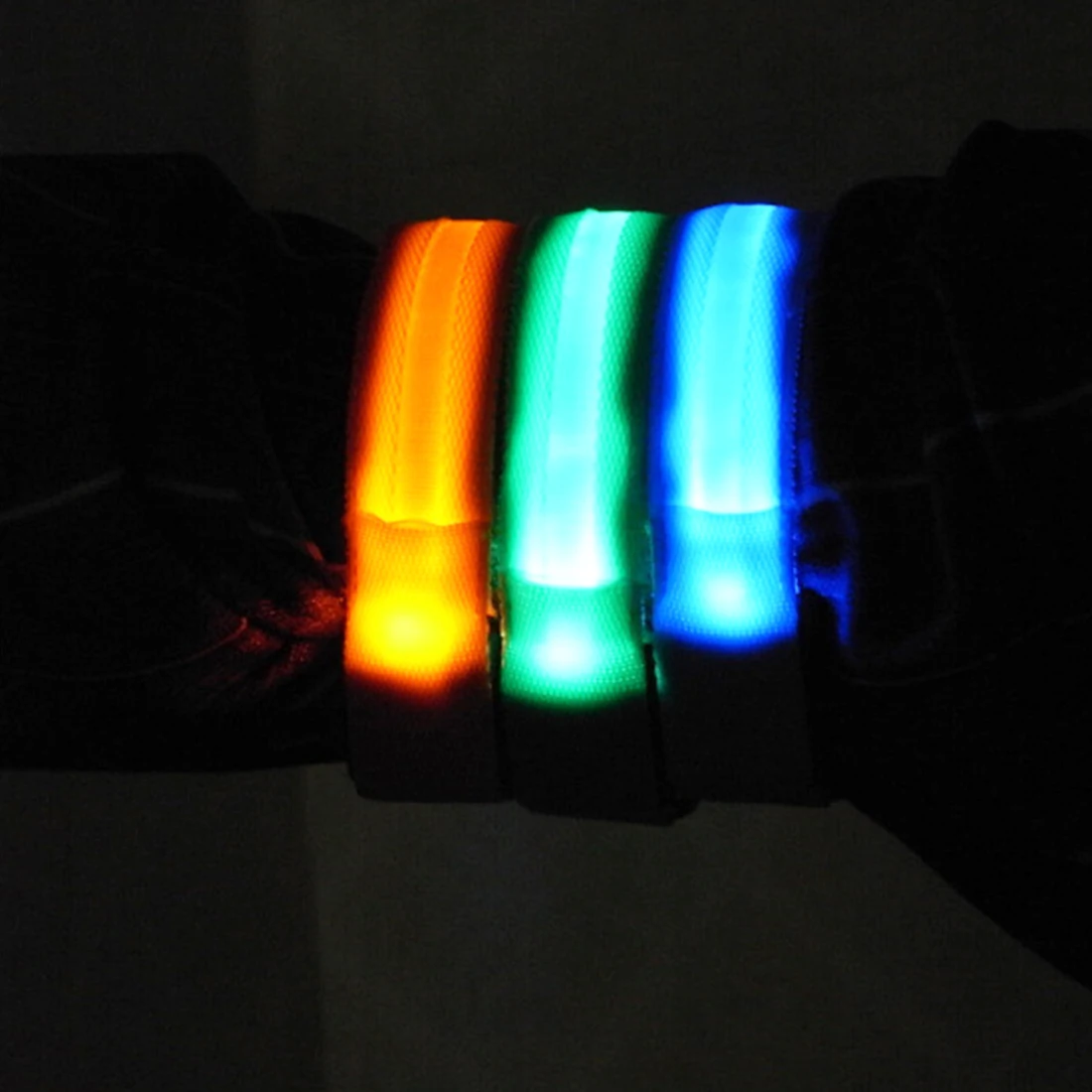 Outdoor Sports Night Running Light Safety Jogging Led Arm Leg Warning Portable Wristband Riding Bicycle Party Cycling Band
Outdoor Sports Night Running Light Safety Jogging Led Arm Leg Warning Portable Wristband Riding Bicycle Party Cycling Band