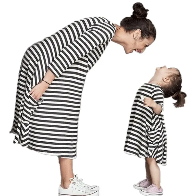 CALOFE Fashion Mom And Kids Couple Stripe Family Matching Outfits Baby Girls Clothes Dress Mother Daughter Dress Clothing
CALOFE Fashion Mom And Kids Couple Stripe Family Matching Outfits Baby Girls Clothes Dress Mother Daughter Dress Clothing