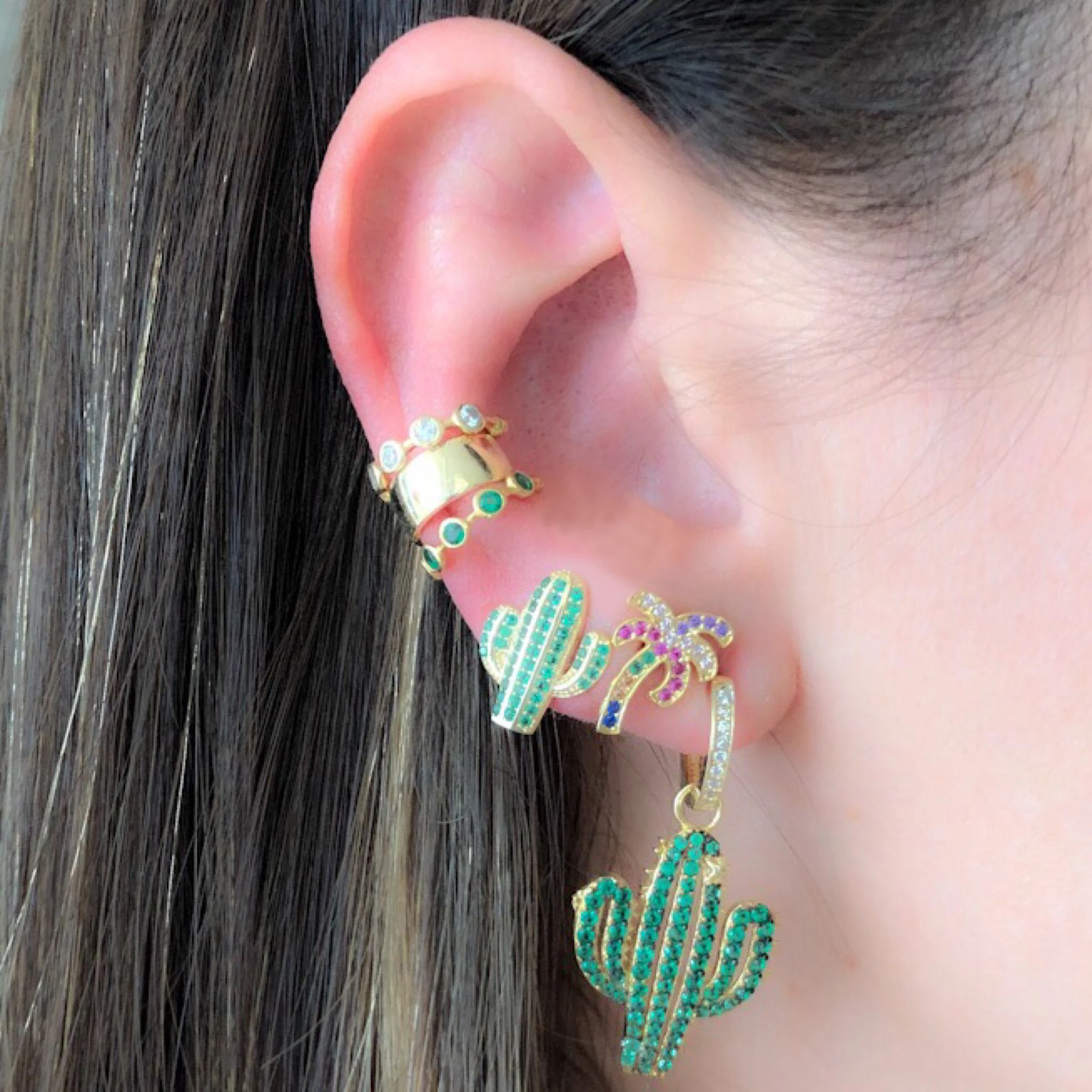 cactus cz charm hoop huggie earring Gold color clear green sparking cubic zirconia tiny cute cactus charm Gorgeous earrings
cactus cz charm hoop huggie earring Gold color clear green sparking cubic zirconia tiny cute cactus charm Gorgeous earrings