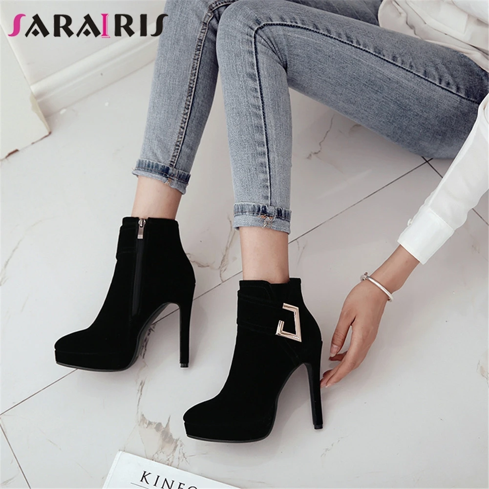 SARAIRIS New Thin High Heels Metal Decoration Zip Platform Shoes Woman Casual Party Winter Spring Ankle Boots Big Size 33-43
SARAIRIS New Thin High Heels Metal Decoration Zip Platform Shoes Woman Casual Party Winter Spring Ankle Boots Big Size 33-43