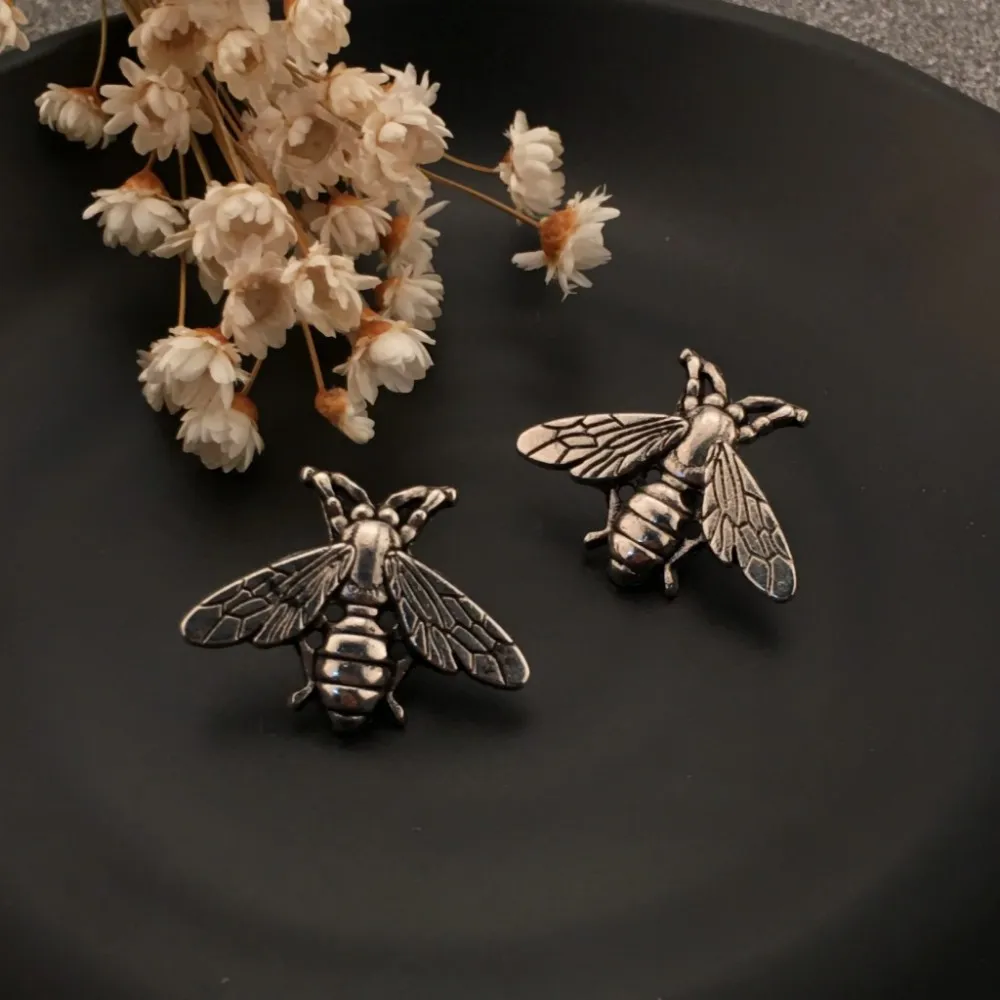 1 Piece Vintage Antique Stereoscopic Cameo Metal Cute Bees Insect Brooches Broaches Pins Party Accessories Jewelry
1 Piece Vintage Antique Stereoscopic Cameo Metal Cute Bees Insect Brooches Broaches Pins Party Accessories Jewelry