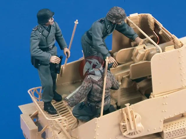 New Unassembled 1/ 35 Tankers Self-propelled Gun Crew just 3 soldiers Resin Kit DIY Toys Unpainted kits
New Unassembled 1/ 35 Tankers Self-propelled Gun Crew just 3 soldiers Resin Kit DIY Toys Unpainted kits