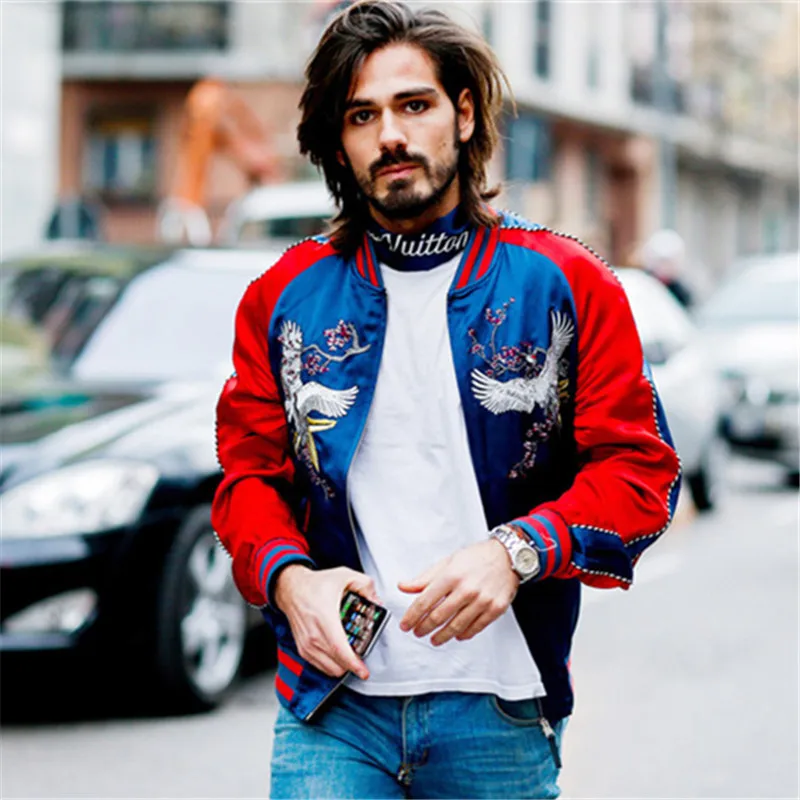 Jackets Men Spring Autumn Windbreaker Jacket Crane Embroidered Windbreaker Jacket Bomber Baseball Suit Satin Loose Coat Mens
Jackets Men Spring Autumn Windbreaker Jacket Crane Embroidered Windbreaker Jacket Bomber Baseball Suit Satin Loose Coat Mens