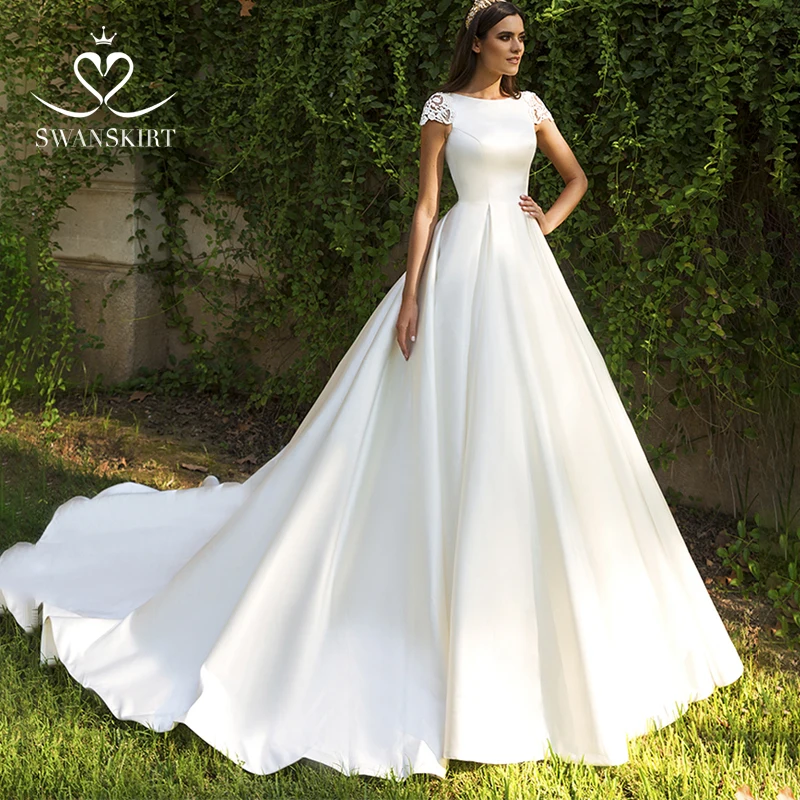 Swanskirt Appliques Beaded Ball Gown Wedding Dress 2019 Elegant Satin Illusion Back Bride Gown Princess Vestido de Noiva F205
Swanskirt Appliques Beaded Ball Gown Wedding Dress 2019 Elegant Satin Illusion Back Bride Gown Princess Vestido de Noiva F205