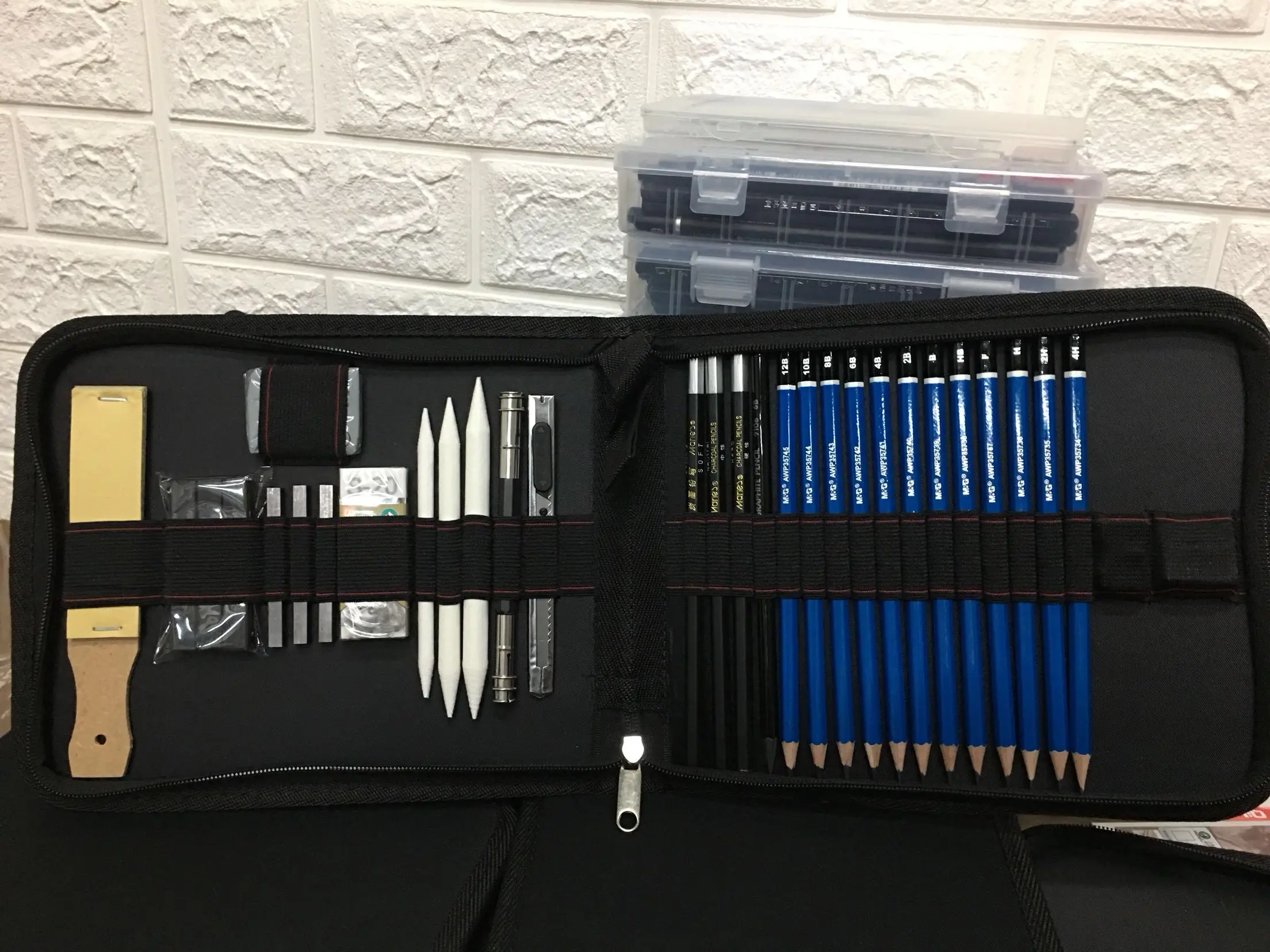 32/40 Pieces Art Tool Sets Supplies Pencil Sketch with Graphite, Pastel Pencil, Paper Zippered and Carrying Pen with Case Zipper
32/40 Pieces Art Tool Sets Supplies Pencil Sketch with Graphite, Pastel Pencil, Paper Zippered and Carrying Pen with Case Zipper