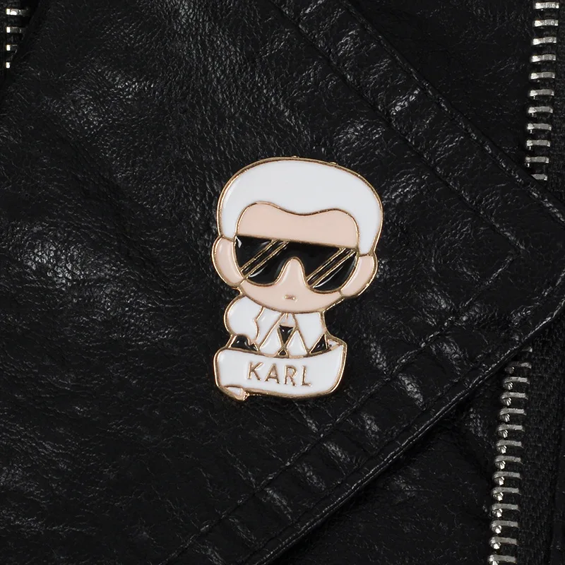 Famous Man Fashion Leader Designer Karl Brooch Pin Badge Classic Film Party Gift Kids Fans Christmas
Famous Man Fashion Leader Designer Karl Brooch Pin Badge Classic Film Party Gift Kids Fans Christmas