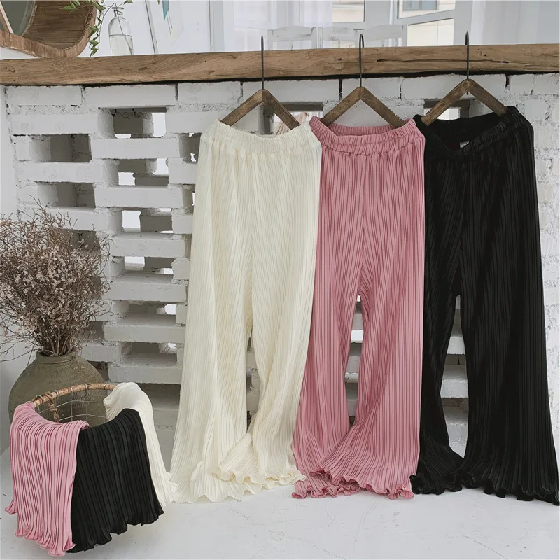 2019 Summer New Family Matching Outfits Girls Chiffon Pleated Pants Korean Style Mother and Daughter Pants Ruffles Trousers 
2019 Summer New Family Matching Outfits Girls Chiffon Pleated Pants Korean Style Mother and Daughter Pants Ruffles Trousers