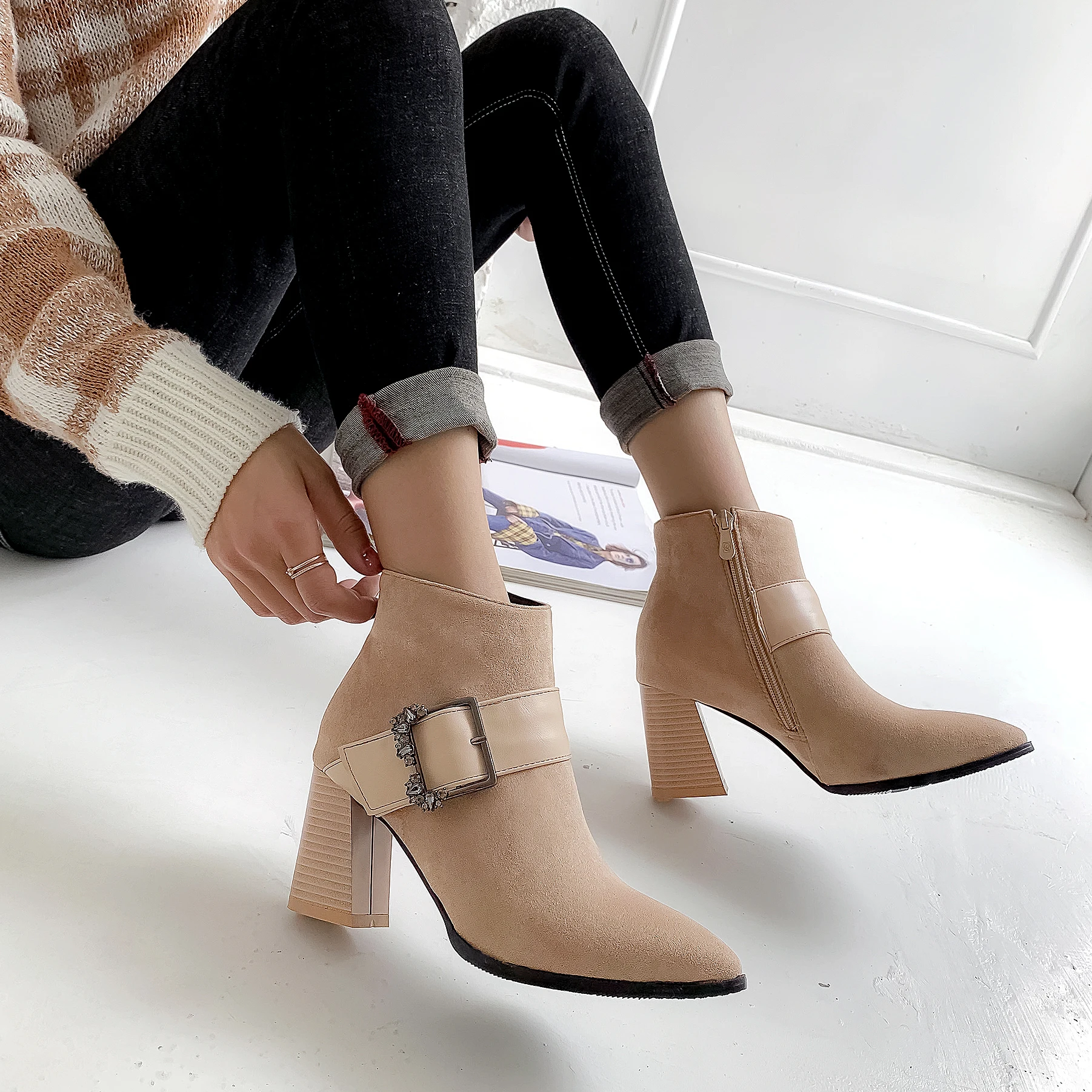 Fashion Brand Women Ankle Snow Boots Warm High Heels Ladies Shoes Woman Party Wedding Pumps Basic Leather Boots
Fashion Brand Women Ankle Snow Boots Warm High Heels Ladies Shoes Woman Party Wedding Pumps Basic Leather Boots