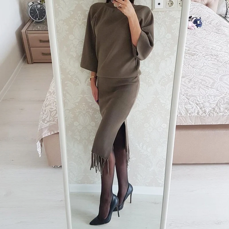 2018 Spring 2 Pieces Set Knitted Sweater Tassel Skirt Suits Elastic Waist Skirts Tracksuit Warm Pullovers Femme Outfits Mujer
2018 Spring 2 Pieces Set Knitted Sweater Tassel Skirt Suits Elastic Waist Skirts Tracksuit Warm Pullovers Femme Outfits Mujer