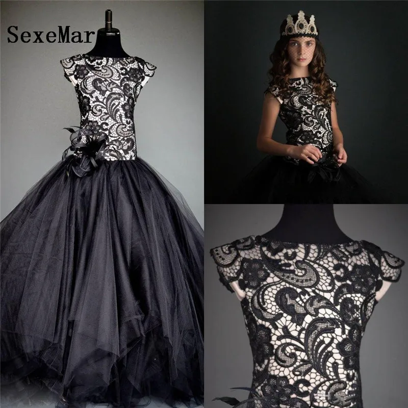 Black Lace Mermaid Little Girls Pageant Dress O Neck Lace Flower Girl Dress For Weddings Cap Sleeve Teens Prom Party Gown
Black Lace Mermaid Little Girls Pageant Dress O Neck Lace Flower Girl Dress For Weddings Cap Sleeve Teens Prom Party Gown