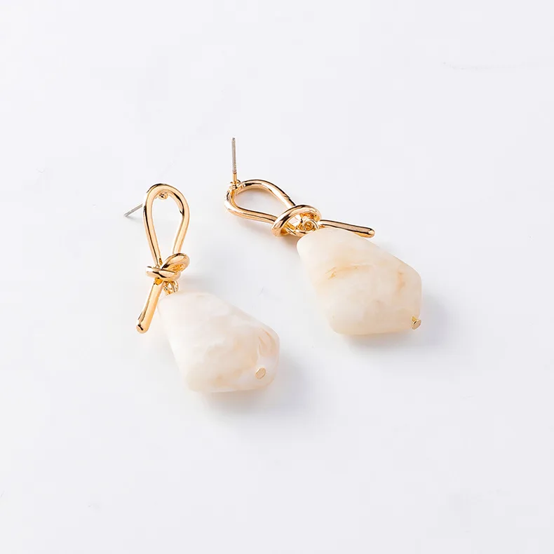 New hot fashion brand jewery Knotted with stone earrings for women elegant Metal knotted design Irregular stone earring 2019
New hot fashion brand jewery Knotted with stone earrings for women elegant Metal knotted design Irregular stone earring 2019
