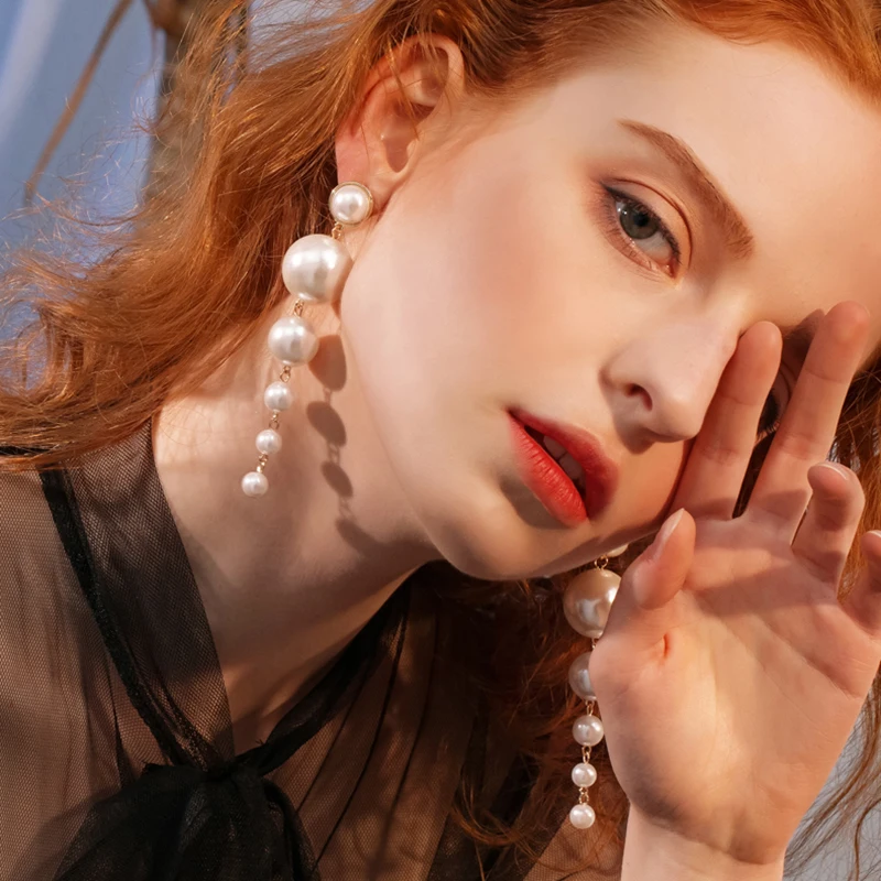 Dvacaman 2018 Trendy Handmade Big Simulated Pearl Long Earrings Women Statement Drop Dangle Earrings Wedding Party Jewelry AI46
Dvacaman 2018 Trendy Handmade Big Simulated Pearl Long Earrings Women Statement Drop Dangle Earrings Wedding Party Jewelry AI46