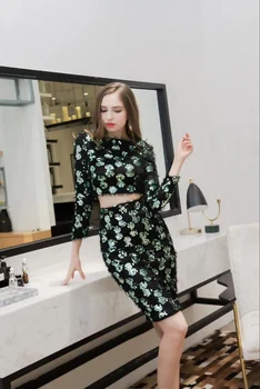 New Fashion Sexy Women Sets O-Neck Sequined Short Top Knee-Length Skirt Bandage Party Sets Top Quality
New Fashion Sexy Women Sets O-Neck Sequined Short Top Knee-Length Skirt Bandage Party Sets Top Quality