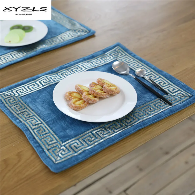 XYZLS 4PCS/Set Chenille Placemat High Grade Dining Table Mat Embroidered Decorative Pads Coaster
XYZLS 4PCS/Set Chenille Placemat High Grade Dining Table Mat Embroidered Decorative Pads Coaster