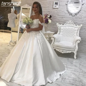 Luxury Crystal Ball Gown satin Wedding Dresses lace 2019 Sexy Sweetheart sweep Train Bridal Gown Wedding Gowns vestido de noiva
Luxury Crystal Ball Gown satin Wedding Dresses lace 2019 Sexy Sweetheart sweep Train Bridal Gown Wedding Gowns vestido de noiva