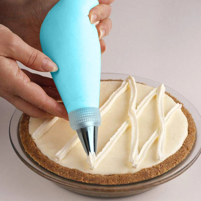 8 PCS/Set Silicone Kitchen Accessories Icing Piping Cream Pastry Bag + 6 Stainless Steel Nozzle Set DIY Cake Decorating Tips Set
8 PCS/Set Silicone Kitchen Accessories Icing Piping Cream Pastry Bag + 6 Stainless Steel Nozzle Set DIY Cake Decorating Tips Set