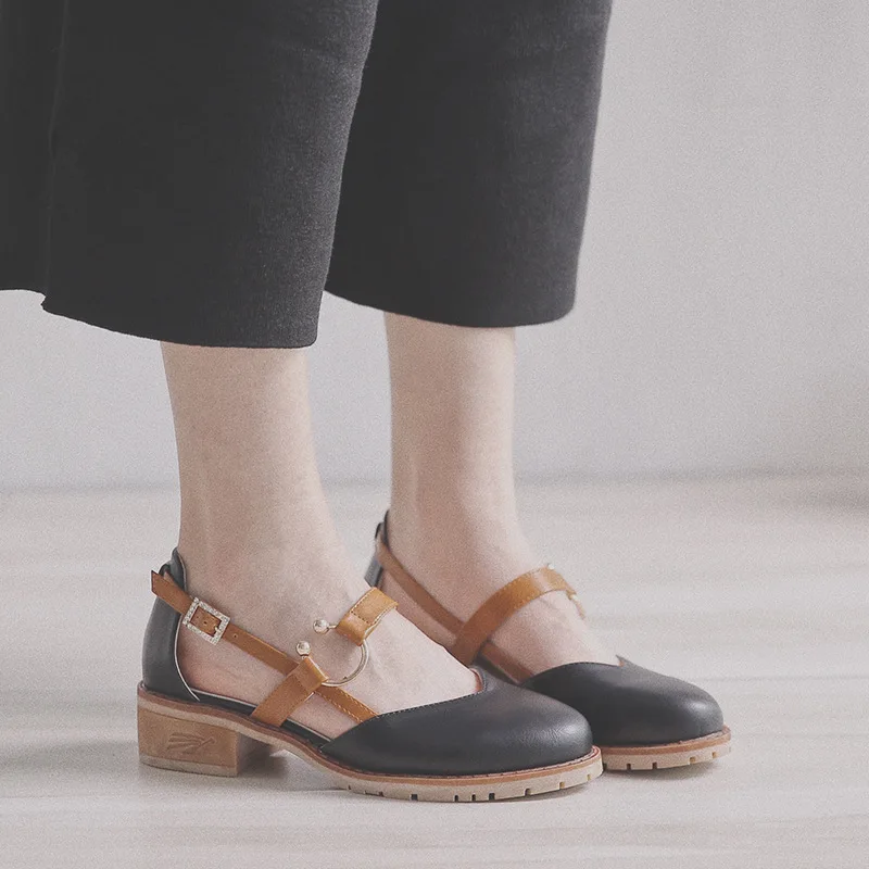 New 2019 summer PU soft leather women pumps square heel black shoes plus size 35-43 casual retro Thick heel shoes female
New 2019 summer PU soft leather women pumps square heel black shoes plus size 35-43 casual retro Thick heel shoes female