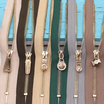 5PCS/lot NO.5 short metal copper zipper, closed high-end leather handbag briefcase zipper, pocket zipper diy sewing accessories
5PCS/lot NO.5 short metal copper zipper, closed high-end leather handbag briefcase zipper, pocket zipper diy sewing accessories