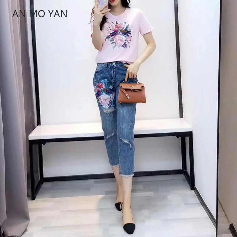 Summer Trend Two-piece Women's Three-dimensional Heavy Industry Flower Embroidery Short Sleeve Plus Nine Points Jeans Suit
Summer Trend Two-piece Women's Three-dimensional Heavy Industry Flower Embroidery Short Sleeve Plus Nine Points Jeans Suit