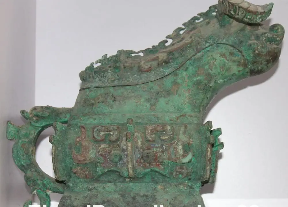 14" Old Bronze Dynasty Palace Bull Oxen Beast Zun Statue Handle Wine Vessel Cup
14" Old Bronze Dynasty Palace Bull Oxen Beast Zun Statue Handle Wine Vessel Cup