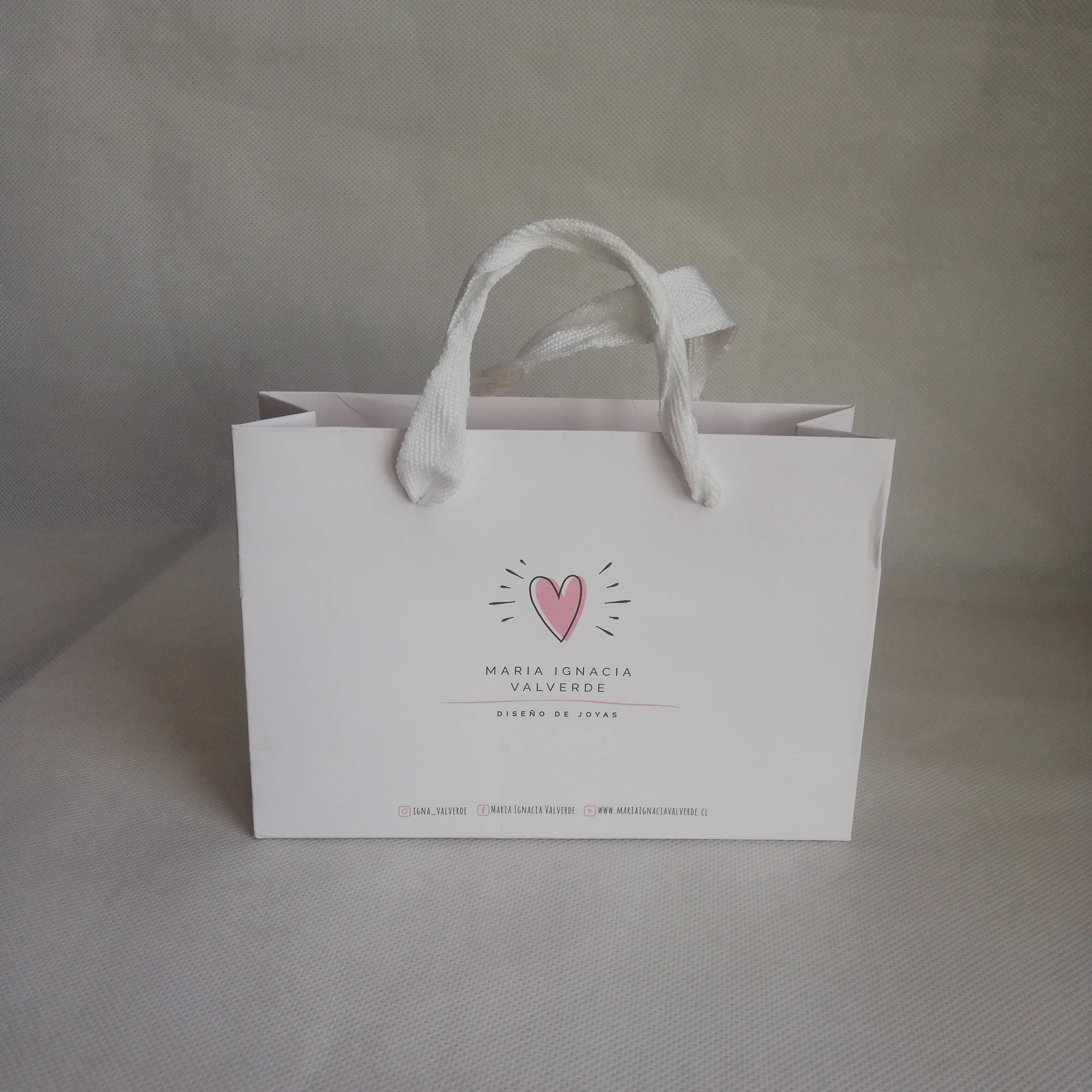 Wholesales 1000pcs/lot Custom Paper Bags with Logo Gift Packaging Treat Shopping Bag for Present Store Jewelry/Watch/Makeup
Wholesales 1000pcs/lot Custom Paper Bags with Logo Gift Packaging Treat Shopping Bag for Present Store Jewelry/Watch/Makeup