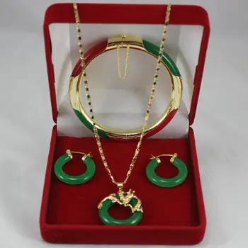 elegant 7.5" green and red Jade bracelet, green jade earings and 18kgp dragon pendant fashion jewelry sets for lady
elegant 7.5" green and red Jade bracelet, green jade earings and 18kgp dragon pendant fashion jewelry sets for lady