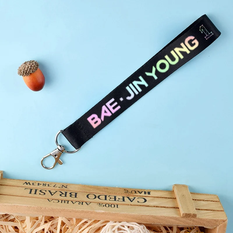 WANNA ONE Album Key Ring 11 People Double Sided Discoloration Name Letter Key Chain Pendant Keyring Laser Keychain
WANNA ONE Album Key Ring 11 People Double Sided Discoloration Name Letter Key Chain Pendant Keyring Laser Keychain